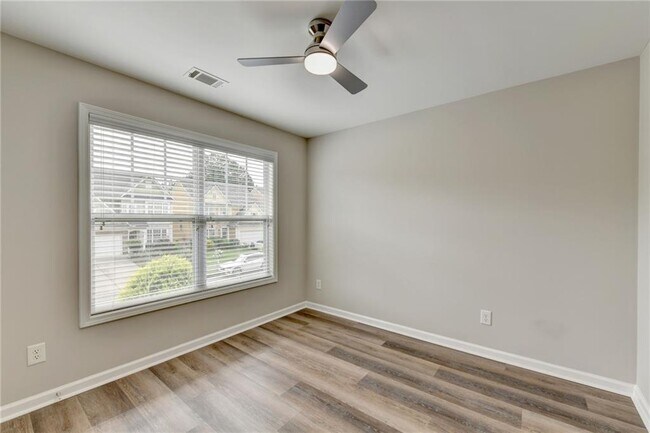 Building Photo - 2208 Staunton Dr NW