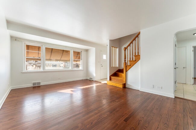 Building Photo - 5800 W Foster Ave