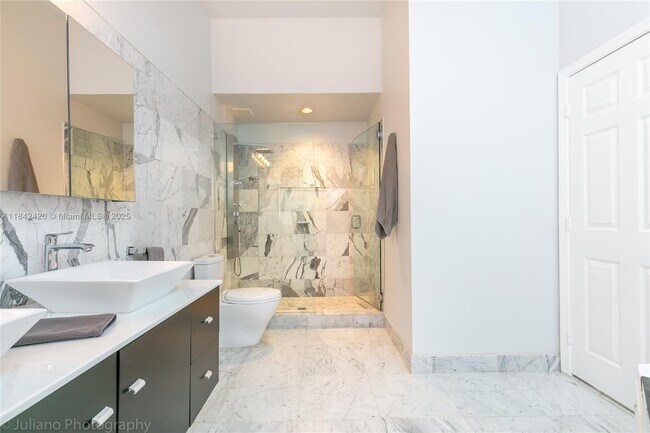 Building Photo - 2564 Jardin Ct