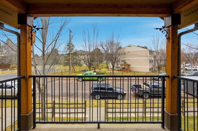 Building Photo - *PET FRIENDLY* 2 Bed 2 Bath Condo