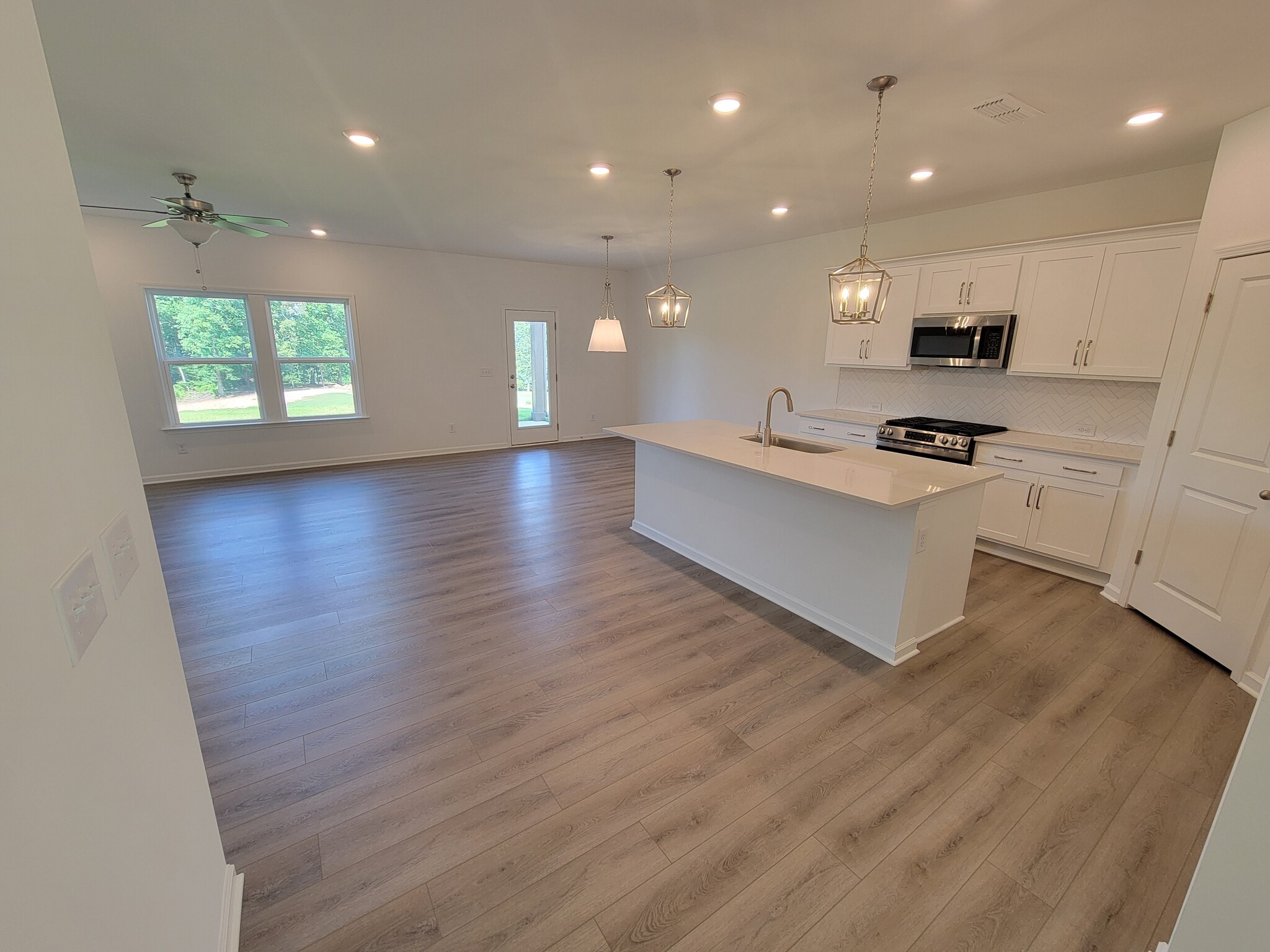 Building Photo - 215 Foxhill Dr