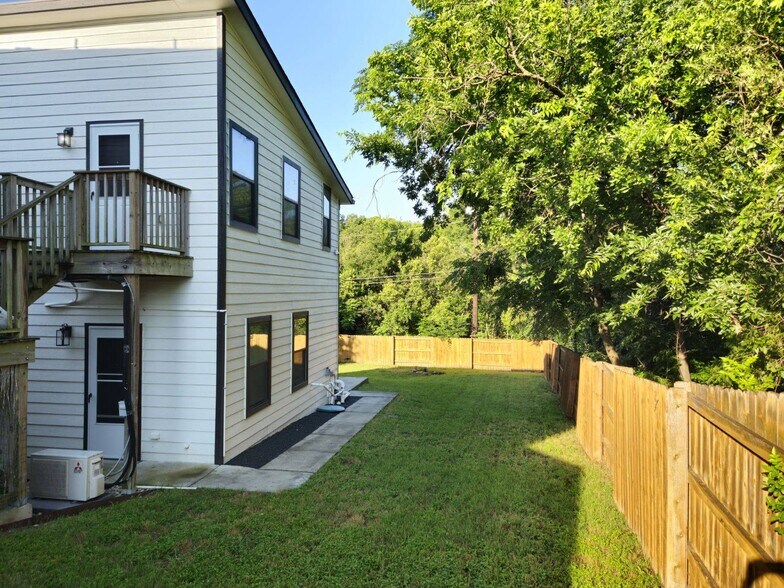Building Photo - 7406 Geneva Dr