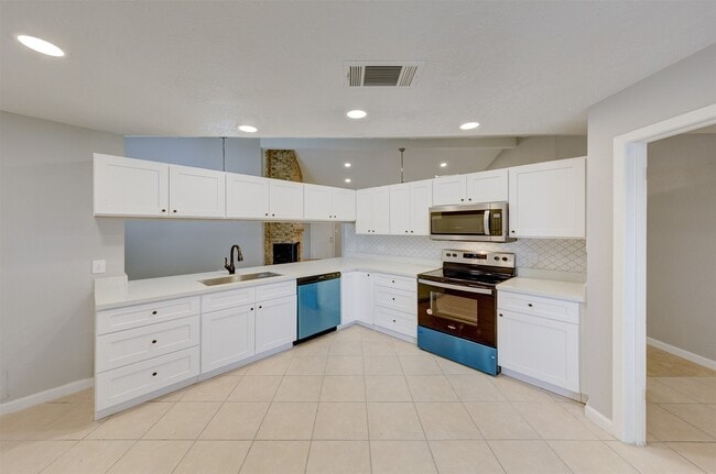 Building Photo - 16926 Manowar Ln