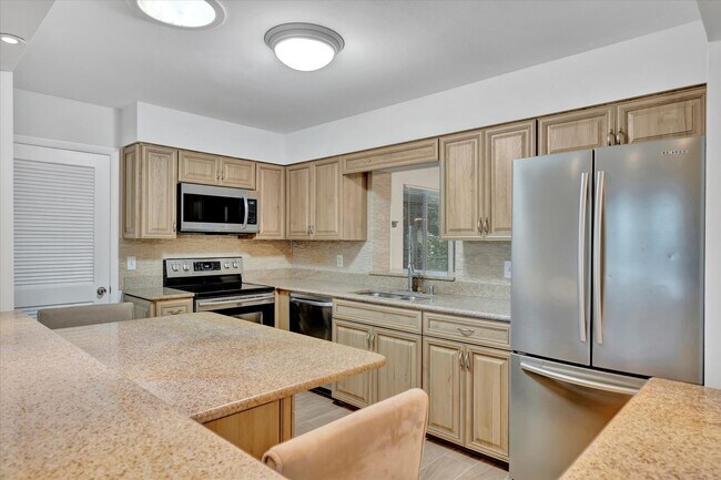 Building Photo - Beautiful 3-Bed / 2 Bath Pool Home in Sara...