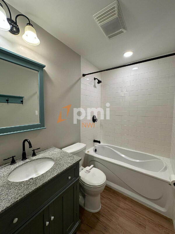 Building Photo - 9604 Walnut Dr