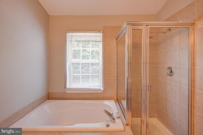 Building Photo - 4611 Kings Mill Way