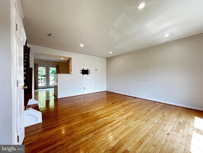 Building Photo - 9799 Mock Orange Ct