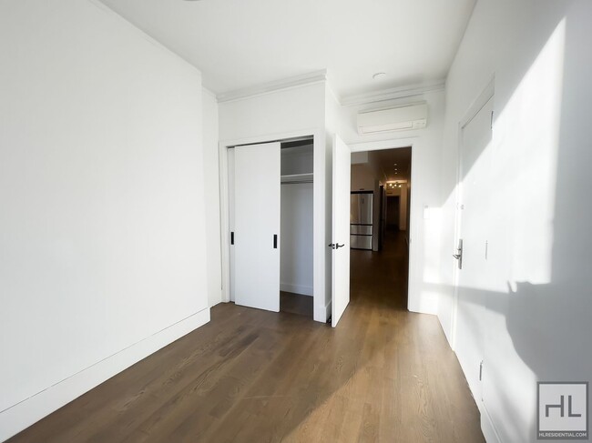 Building Photo - Carrol Gardens / Amazing Spacious 2-Bed 1-...