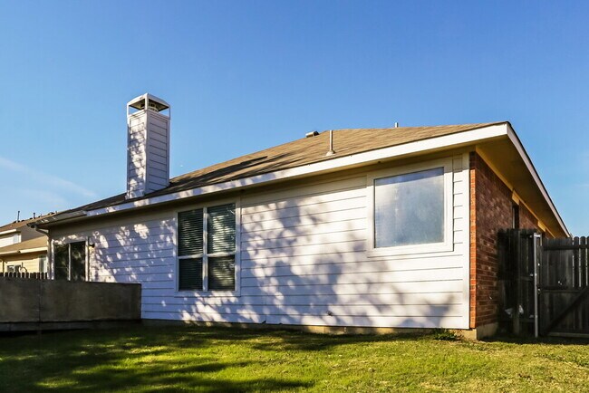 Building Photo - 2804 Hilcroft Ave