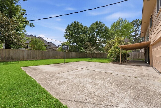 Building Photo - 8115 Theisswood Rd