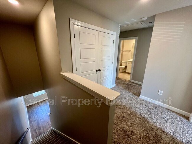 Building Photo - 613 Reese Ln