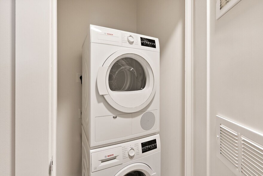 Building Photo - 1427 Rhode Island Ave NW