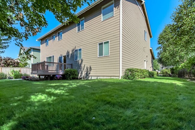 Building Photo - Beautiful Bell Hill Home in DuPont