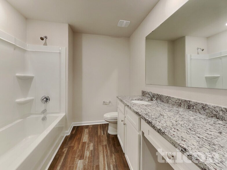 Building Photo - 2118 Southlea Dr