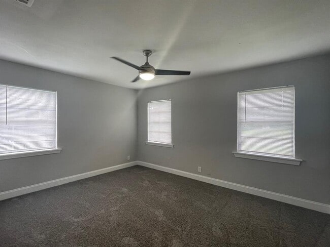 Building Photo - 1541 BriarCliff Rd