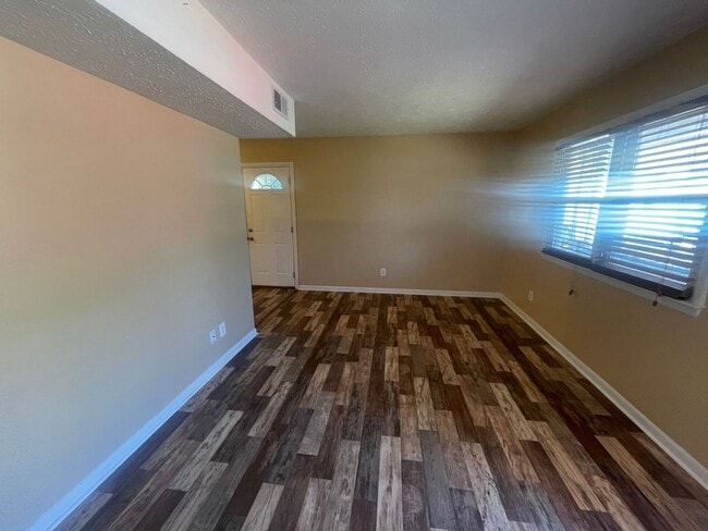 Building Photo - 917 Johnson St