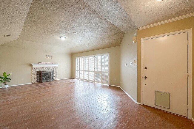 Building Photo - 14947 Heritage Wood Dr