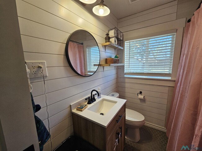 Building Photo - 2808 Ross St