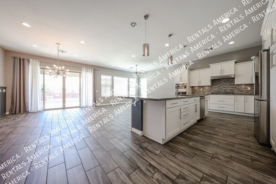 Building Photo - 5833 S Wilson Way