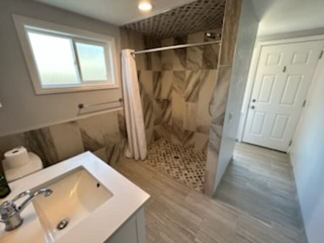 Building Photo - SHOWING FRI 7/03 & SAT 7/04 12:30-1:30PM!! 1 Bedroom 1 bath Cottage style Duplex