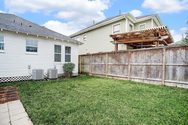 Building Photo - 127 Payne St