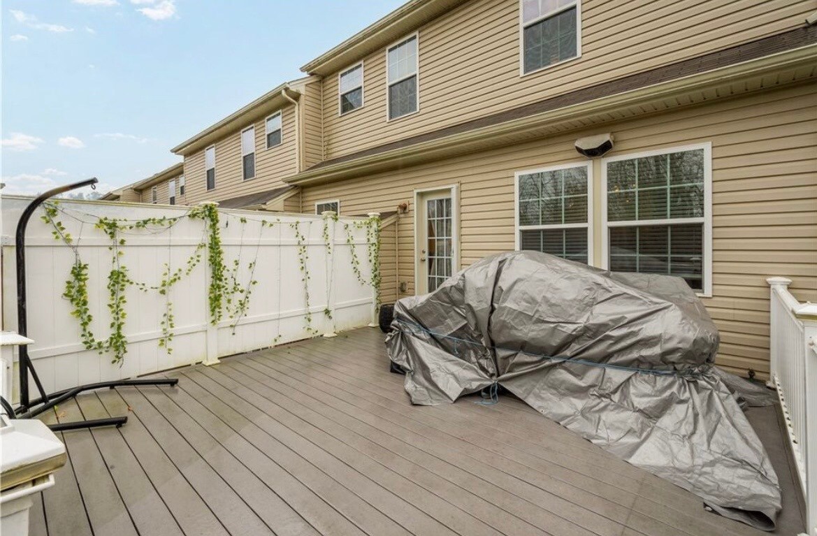 Building Photo - 294 Maple Ridge Dr