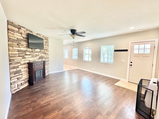 Building Photo - Stunning Top to Bottom, Inside & Out Remodel Job on this Rental Home, Minutes to Fallbrook or Bon...