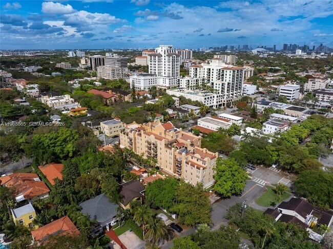 Building Photo - 1400 Salzedo St