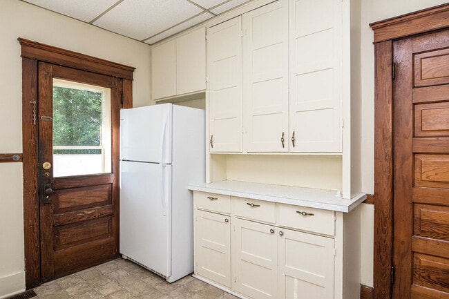 Building Photo - 112 Adams St