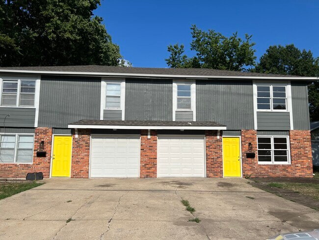 Primary Photo - 226 S Ridgeview Rd