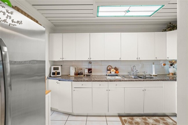 Building Photo - 10000 NW 80th Ct