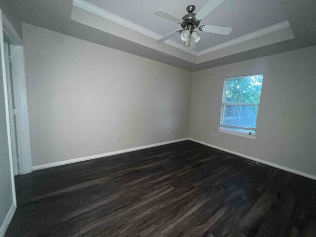 Building Photo - 507 Maple St