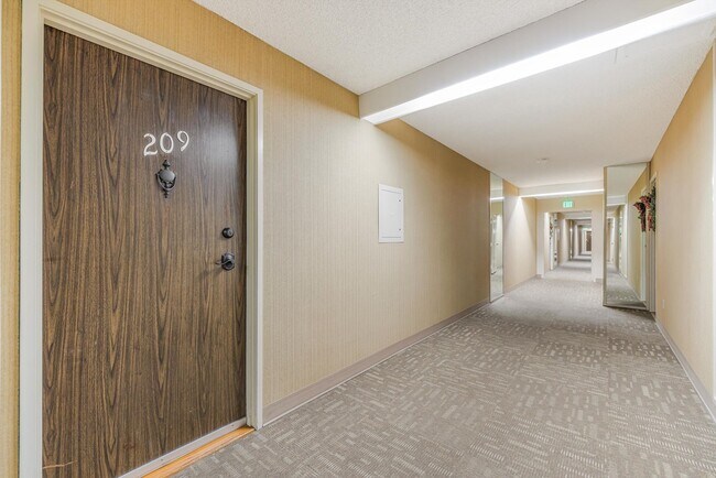 Building Photo - Sweet & Cozy 2/1 condo available in Mt. Park with covered parking, in-unit laundry, outdoor pool ...