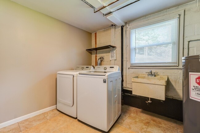 Building Photo - 11901 Bizet Ct