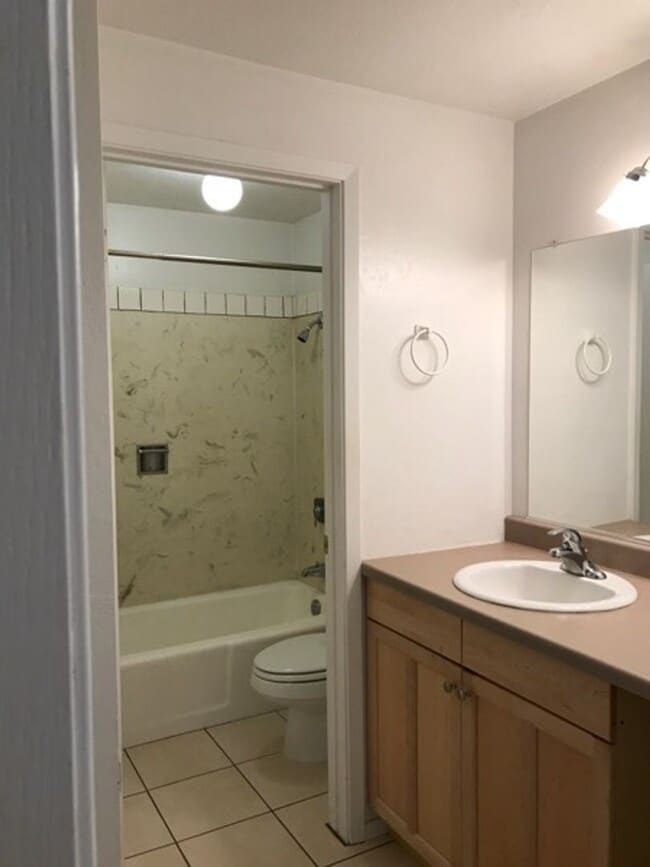 Building Photo - 787 Meadows Dr