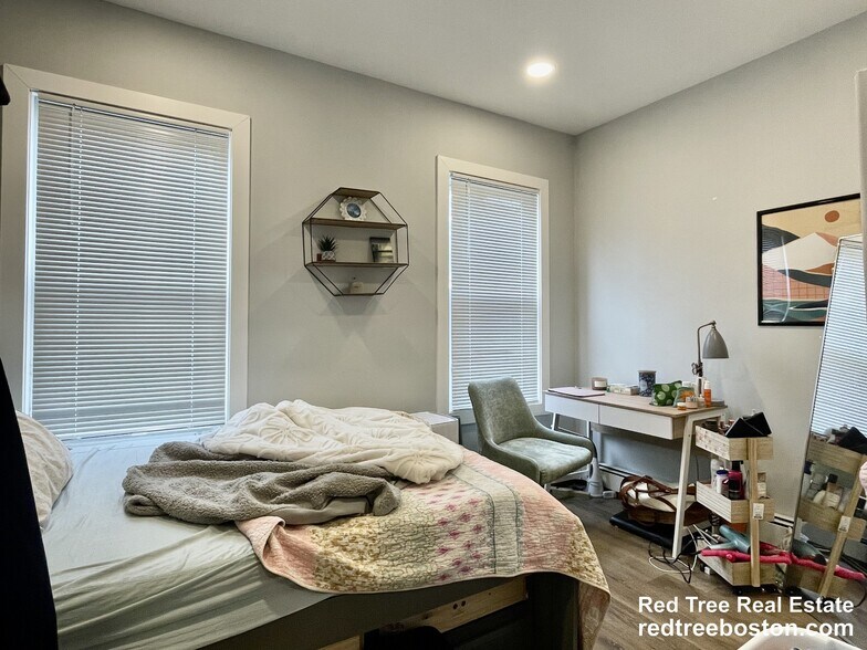 Building Photo - 11 Pearl Ter