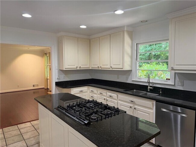 Building Photo - 6651 Castleton Dr NW