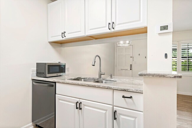 Building Photo - PRICE DROP! Downtown Durham! 1bd/1ba Trini...