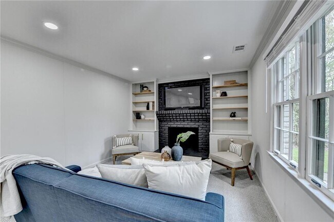 Building Photo - 1450 Cedarhurst Dr