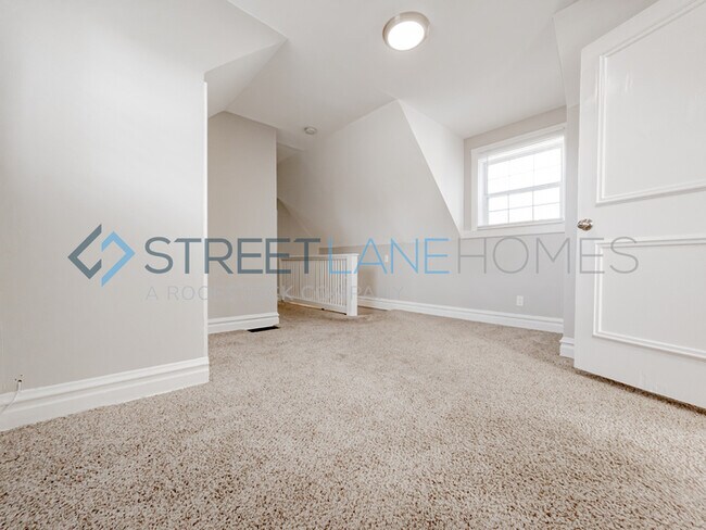 Building Photo - REDUCED!