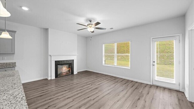 Building Photo - 7573 Knoll Hollow Rd