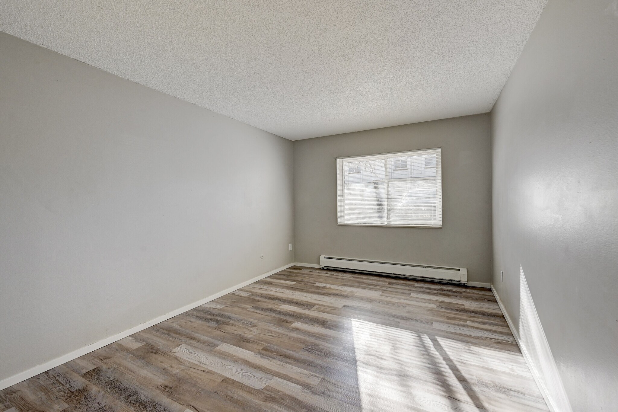 Building Photo - 5770 E Warren Ave