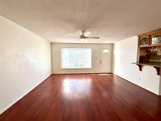 Building Photo - 236 E 46th St
