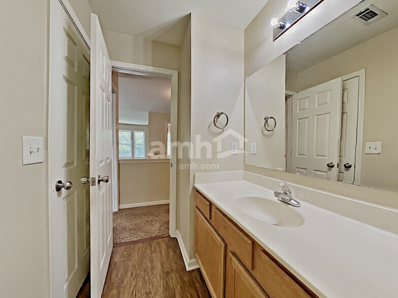 Building Photo - 2313 Worrall Hill Dr