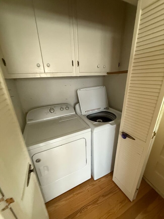 Building Photo - 3 Bed/1 Bath Home with Cellar