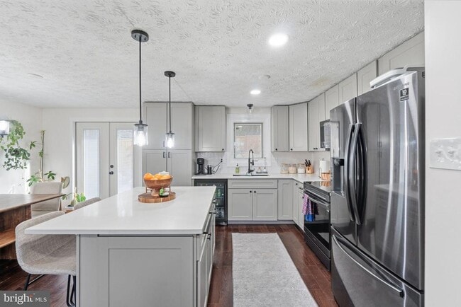 Building Photo - 117 Village Way