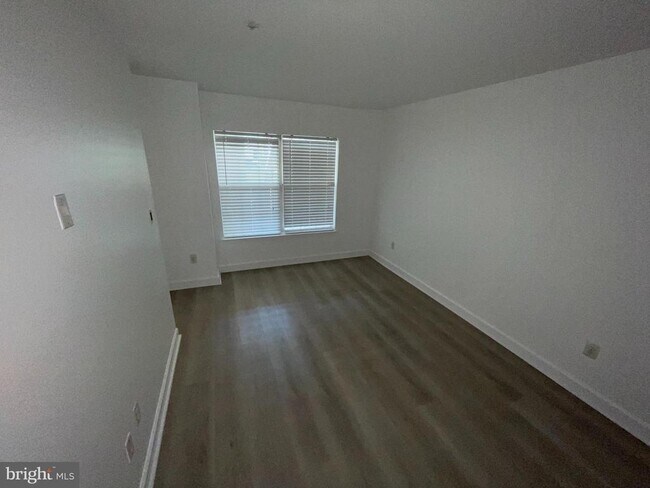 Building Photo - 1007 Summerglenn Ct