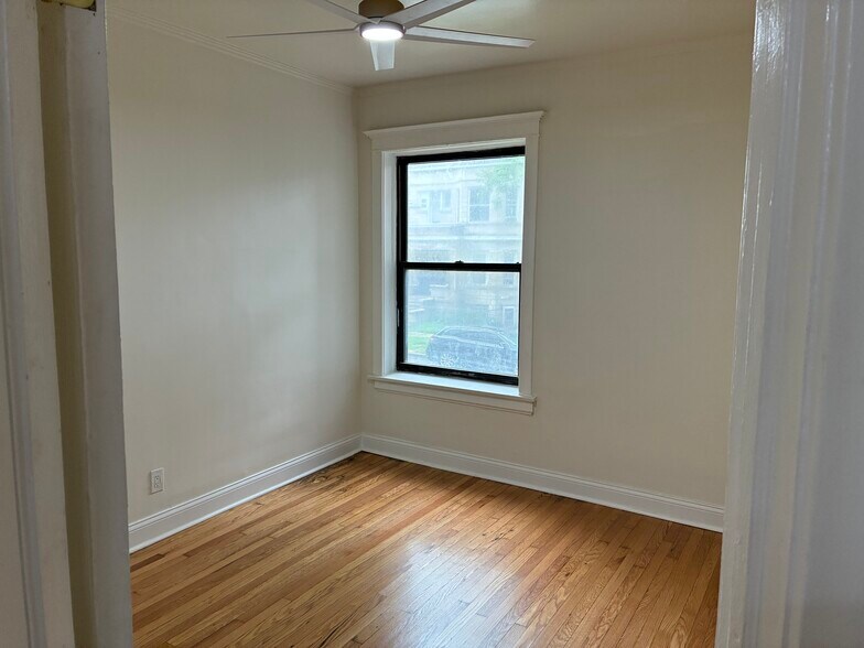 Building Photo - 6142 S Rhodes Ave