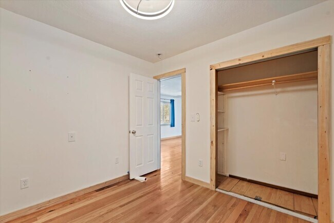 Building Photo - 203 E Ada St