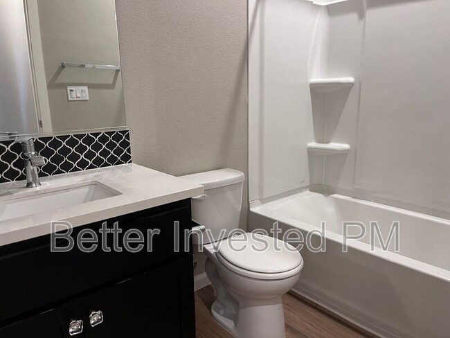 Building Photo - 446 Blythewood Pl